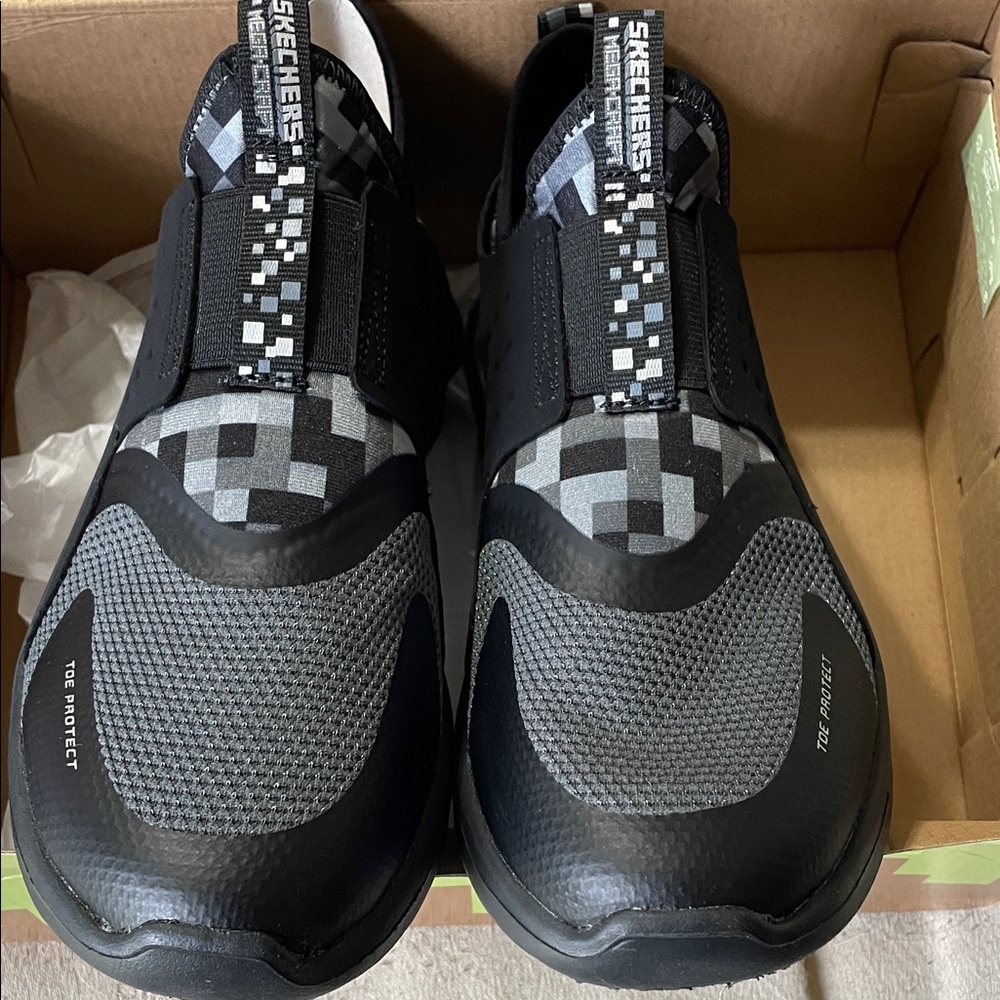 Skechers mega craft Black and Gray Geometric Slip-Ons